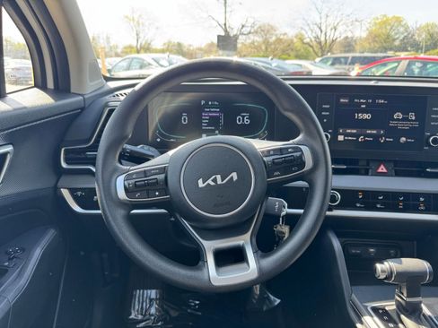 Used 2025 Kia Sportage LX image 30