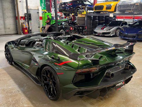 Used 2021 Lamborghini Aventador SVJ AWD/4WD image 11
