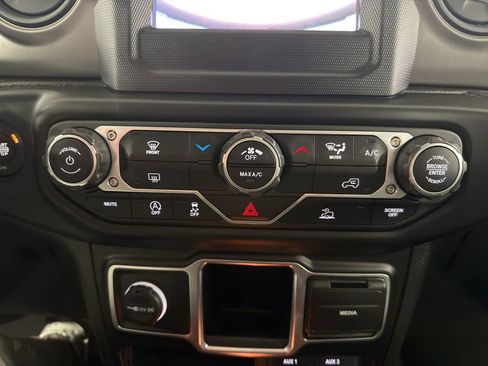 Used 2022 Jeep Wrangler Unlimited Sport image 35