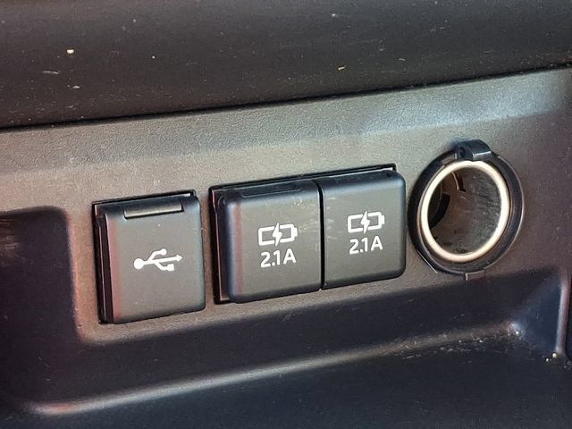 Used 2020 Toyota Highlander LE AWD/4WD image 14