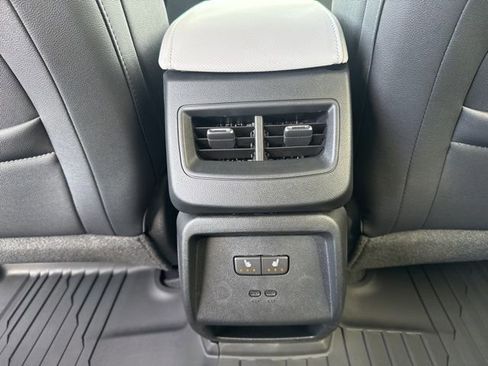 New 2025 Chevrolet Equinox EV LT w/ Convenience Package II FWD image 23