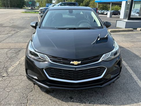 Certified 2018 Chevrolet Cruze LT w/ Convenience Package FWD image 9