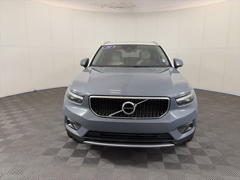 Used 2021 Volvo XC40 T5 Momentum w/ Premium Package image 2