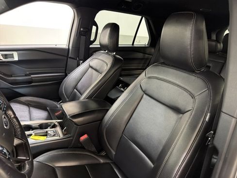 Used 2020 Ford Explorer XLT w/ Equipment Group 202A AWD/4WD image 5