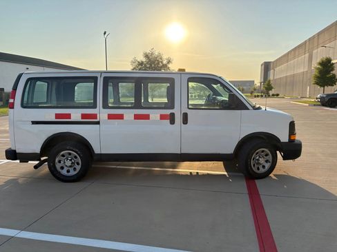 Used 2014 Chevrolet Express 1500 AWD image 5