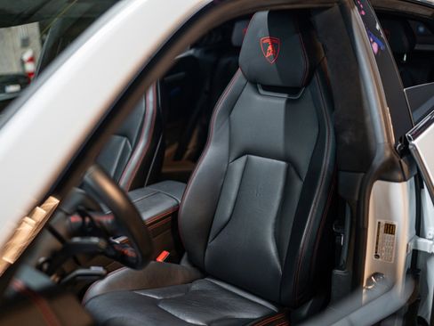 Used 2019 Lamborghini Urus image 6