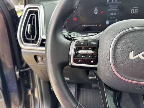 Used 2025 Kia Sorento EX w/ Panoramic Sunroof Package FWD image 24