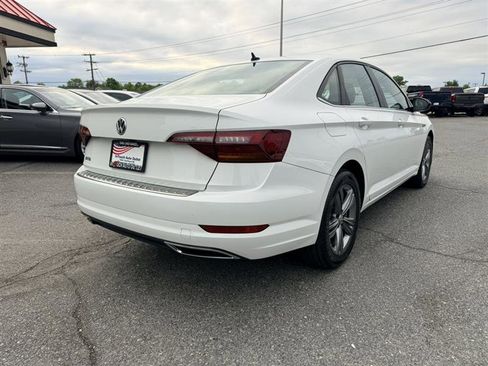 Used 2019 Volkswagen Jetta R-Line w/ R-Line Cold Weather Package FWD image 5