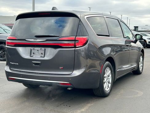 Used 2023 Chrysler Pacifica Touring-L image 7