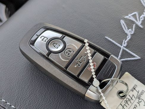 New 2026 Ford F250 Lariat w/ Black Appearance Package image 34