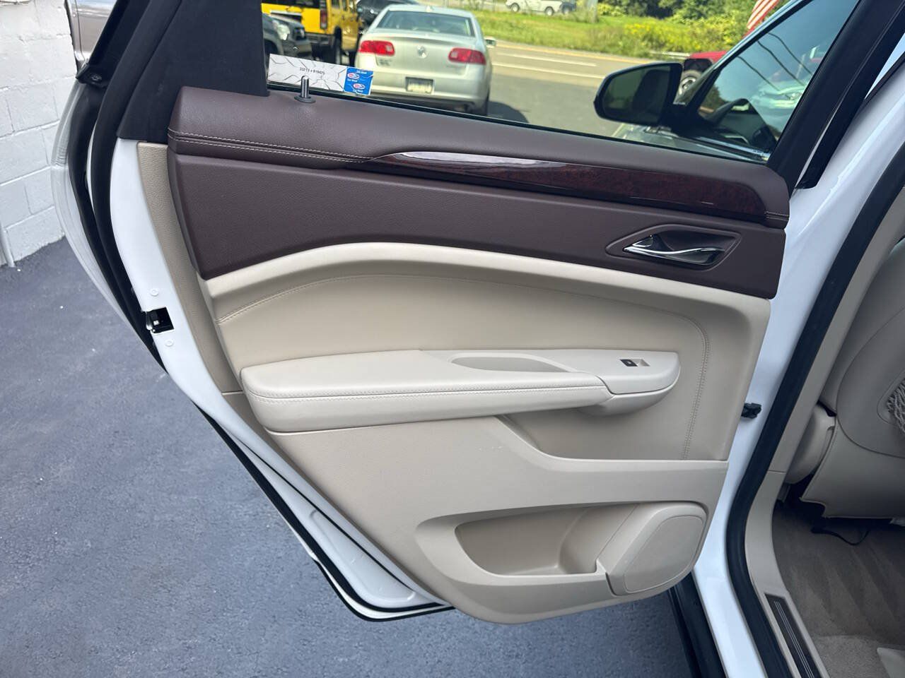 Used 2011 Cadillac SRX Luxury AWD/4WD image 17