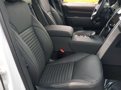 Used 2025 Land Rover Discovery Metropolitan Edition AWD/4WD image 24