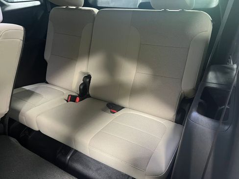 Used 2022 Chevrolet Traverse LS image 7