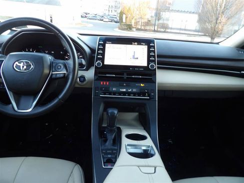 Used 2021 Toyota Avalon XLE w/ Moonroof Package image 25