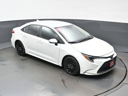 Used 2023 Toyota Corolla LE FWD image 31