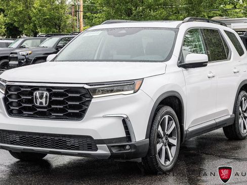 Used 2025 Honda Pilot Touring image 15
