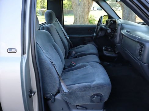 Used 1999 Chevrolet Silverado 2500 LS w/ Firm Ride Suspension Pkg AWD/4WD image 18