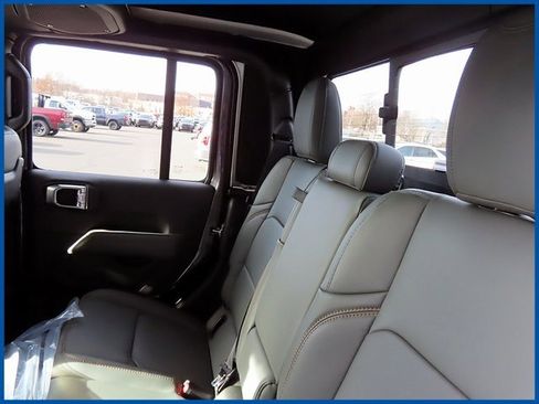 New 2026 Jeep Gladiator Mojave image 10
