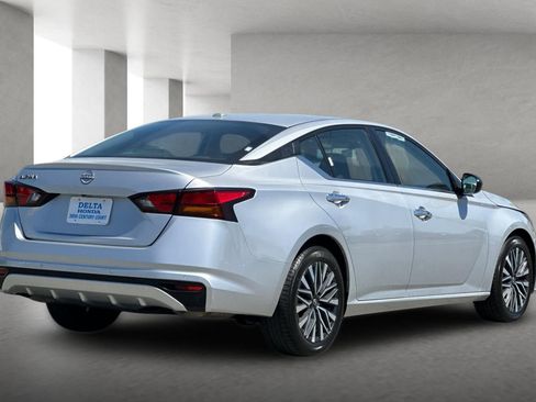 Used 2024 Nissan Altima 2.5 SV FWD image 4