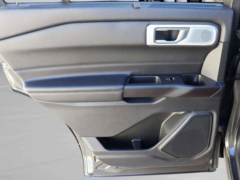 Used 2020 Ford Explorer Platinum w/ Premium Technology Package image 26