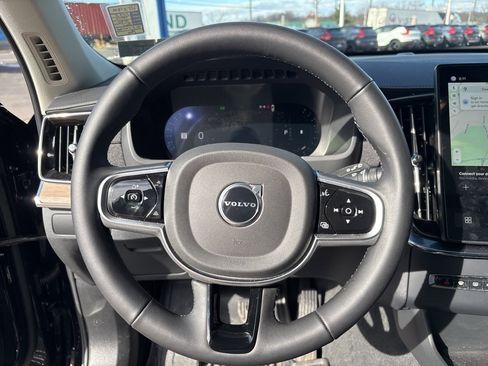 Certified 2025 Volvo XC90 B6 Plus image 19