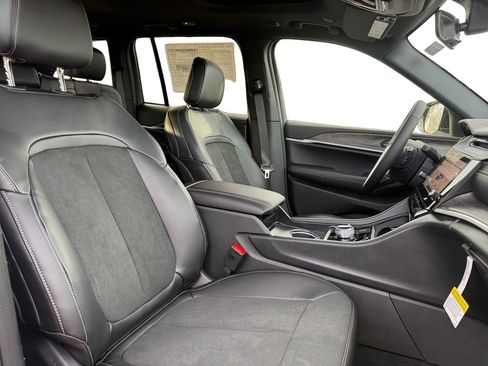 New 2026 Jeep Grand Cherokee Altitude image 15