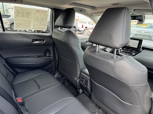 Used 2023 Toyota Corolla Cross XLE w/ Convenience Package image 37