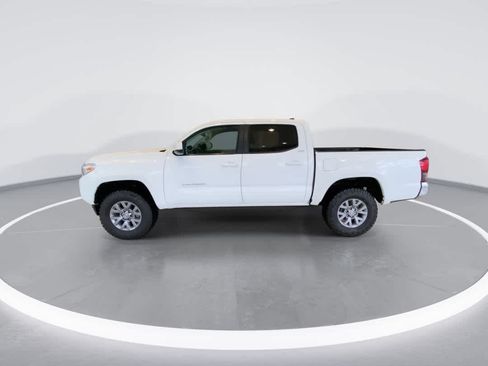 Used 2019 Toyota Tacoma SR5 AWD/4WD image 5