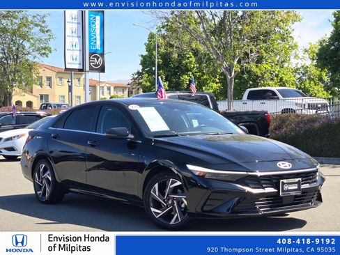 Used 2025 Hyundai Elantra Limited FWD image 1