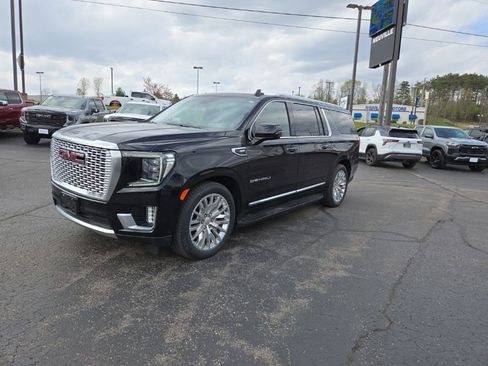 Certified 2024 GMC Yukon XL Denali w/ Advanced Technology Package AWD/4WD image 7