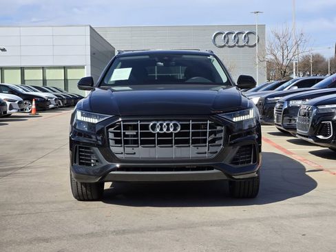 Used 2023 Audi Q8 Premium image 3