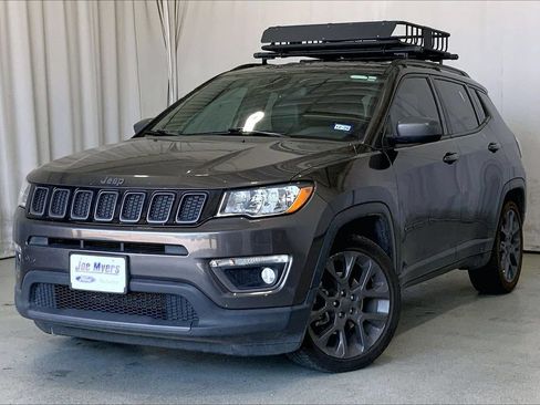 Used 2021 Jeep Compass Latitude FWD image 2