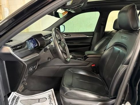 Used 2023 Jeep Grand Cherokee Overland AWD/4WD image 14