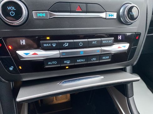 Used 2020 Ford Explorer XLT w/ Comfort Package image 37