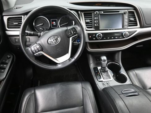 Used 2018 Toyota Highlander XLE image 13