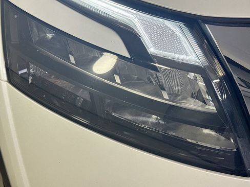 Used 2024 Nissan Pathfinder SV FWD image 40