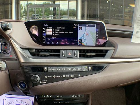 Used 2019 Lexus ES 300h w/ Premium Package FWD image 16