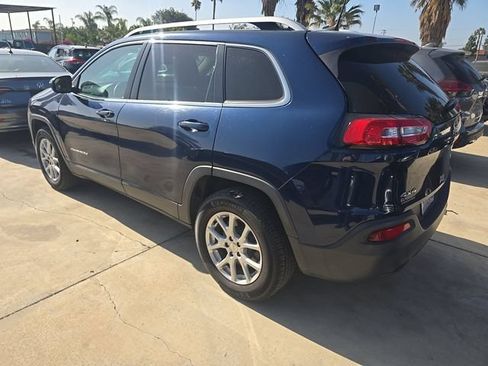 Used 2018 Jeep Cherokee Latitude AWD/4WD image 4