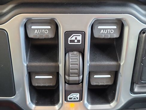 Used 2018 Jeep Wrangler Unlimited Rubicon w/ Dual Top Group image 24