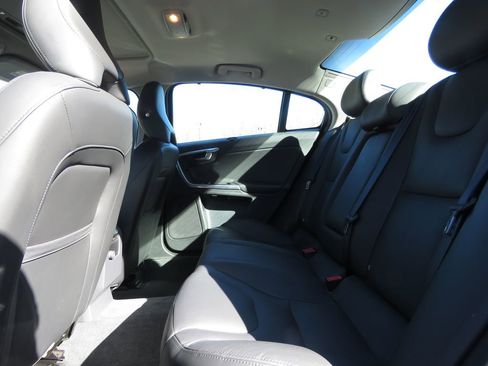 Used 2018 Volvo S60 T5 Inscription image 19