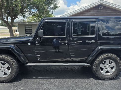 Used 2012 Jeep Wrangler Unlimited Rubicon w/ Connectivity Group AWD/4WD image 3