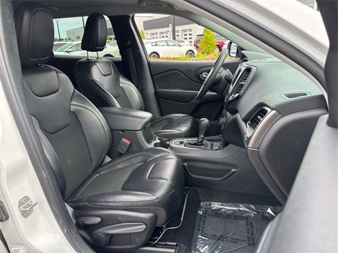 Used 2020 Jeep Cherokee Latitude Plus image 19