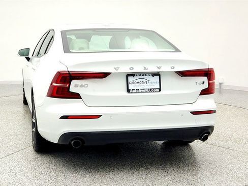 Used 2019 Volvo S60 T6 Momentum w/ Premium Package image 6