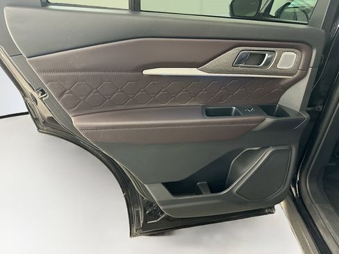 Used 2025 Ford Explorer Platinum w/ LUX Leather Package image 28