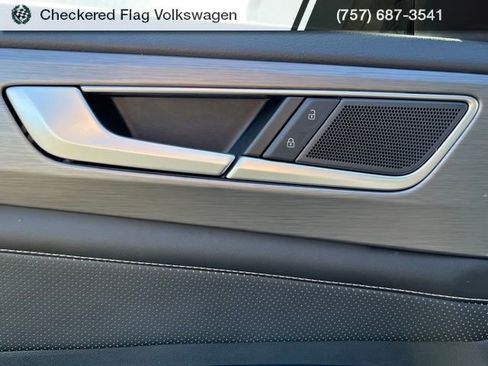 Used 2024 Volkswagen Atlas Cross Sport SE image 15