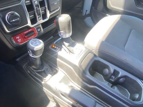 Used 2023 Jeep Wrangler Unlimited Rubicon 4xe AWD/4WD image 22