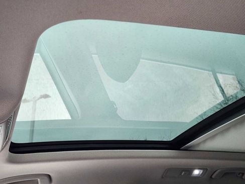 Used 2019 Volkswagen Tiguan SE w/ Panoramic Sunroof Package image 25