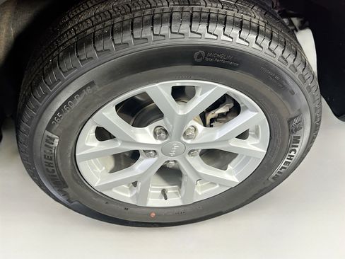 Used 2023 Jeep Grand Cherokee Limited AWD/4WD image 30