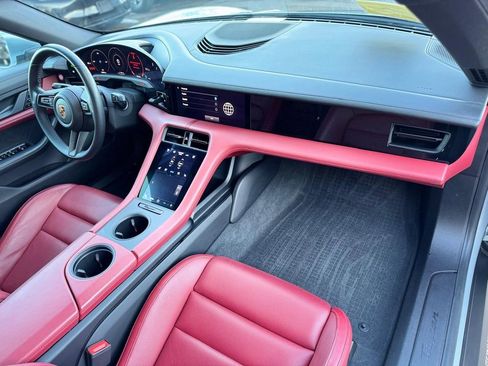 Used 2021 Porsche Taycan image 21