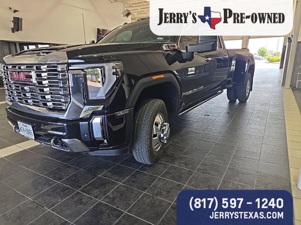 Used 2025 GMC Sierra 3500 Denali w/ Denali Reserve Package AWD/4WD image 2